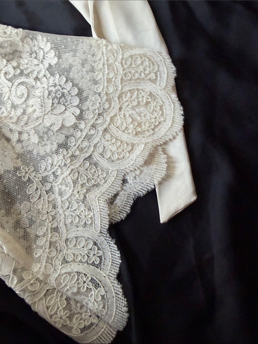 For Love and Lemons - Lace Contrast Bow Front Mini Dress - Cream & Black Large - Picture 7 of 9